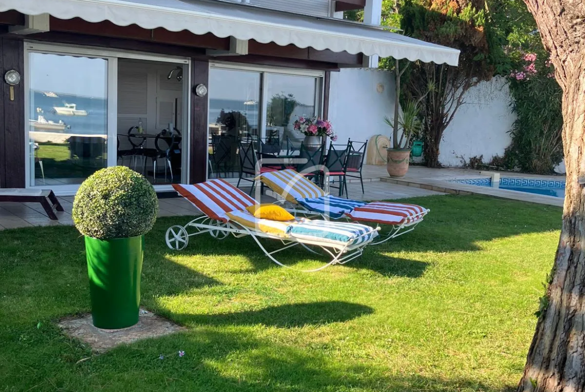 Splendide Villa en Première Ligne avec Vue Magique à Cap Ferret 