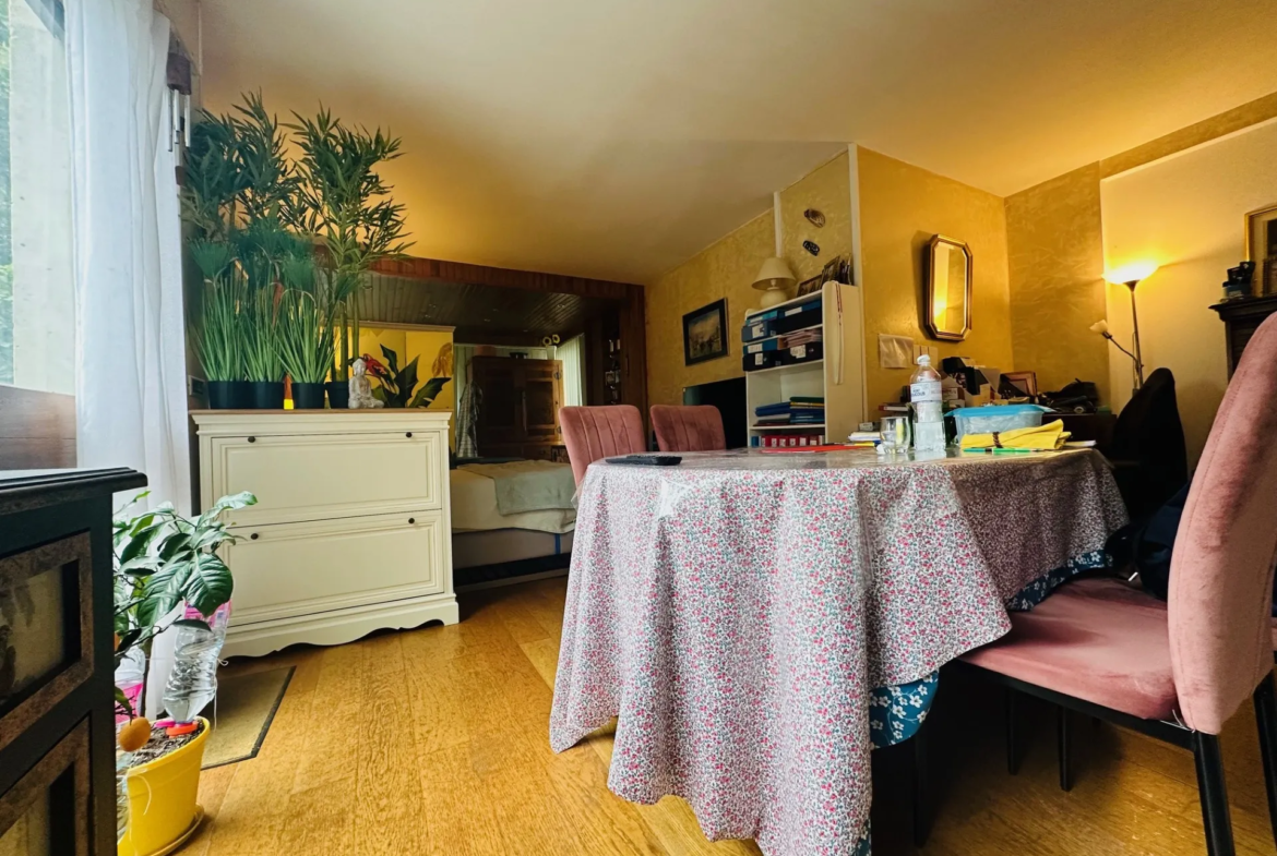 Vente Appartement 61 m² avec Jardin au Chesnay 