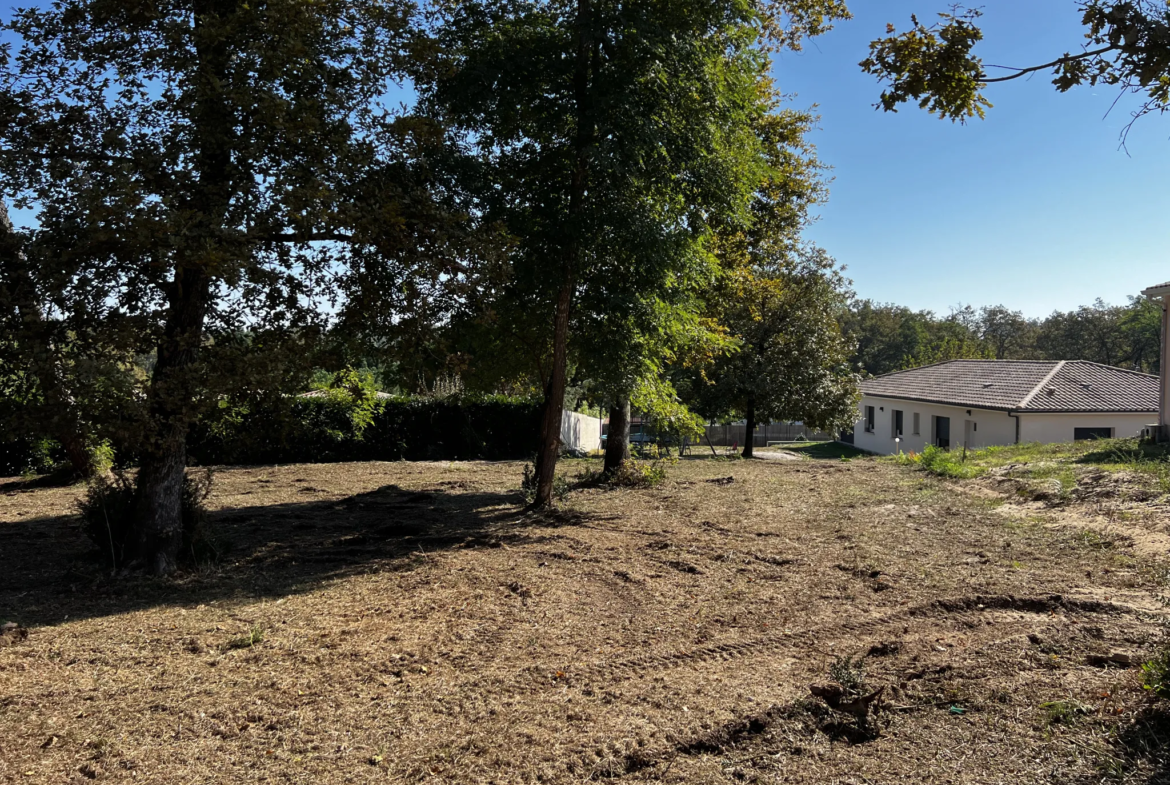 Terrain à bâtir de 1043 m² à Roaillan, proche de Langon 