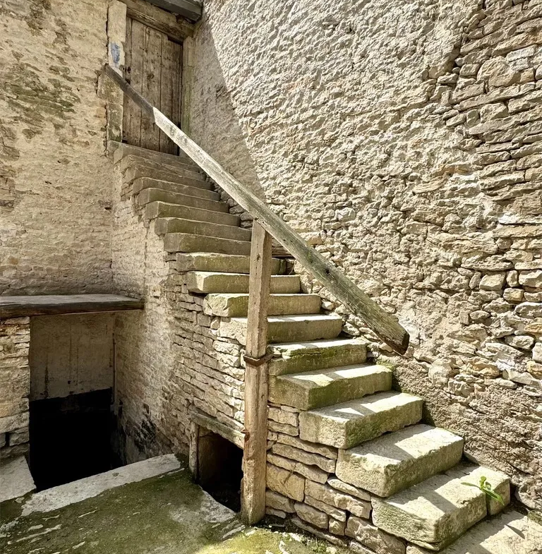 Grande maison à rénover à Til Chatel, 20 min de Dijon Nord 