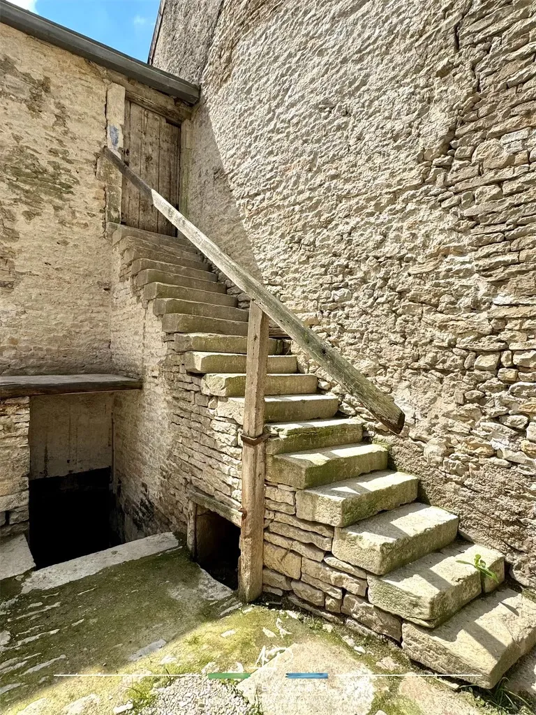 Grande maison à rénover à Til Chatel, 20 min de Dijon Nord 