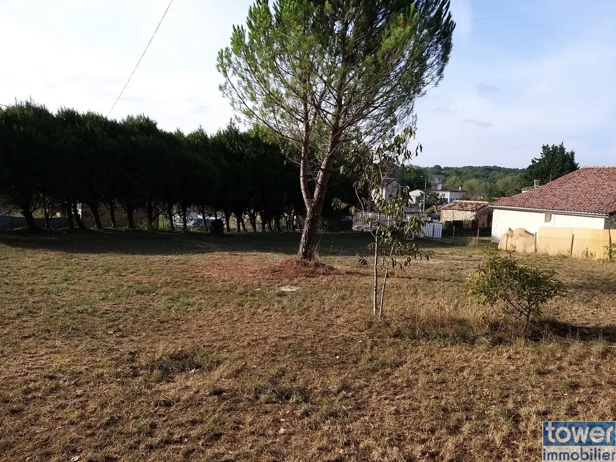 Terrain constructible de 827 m² à Garat près de Soyaux 