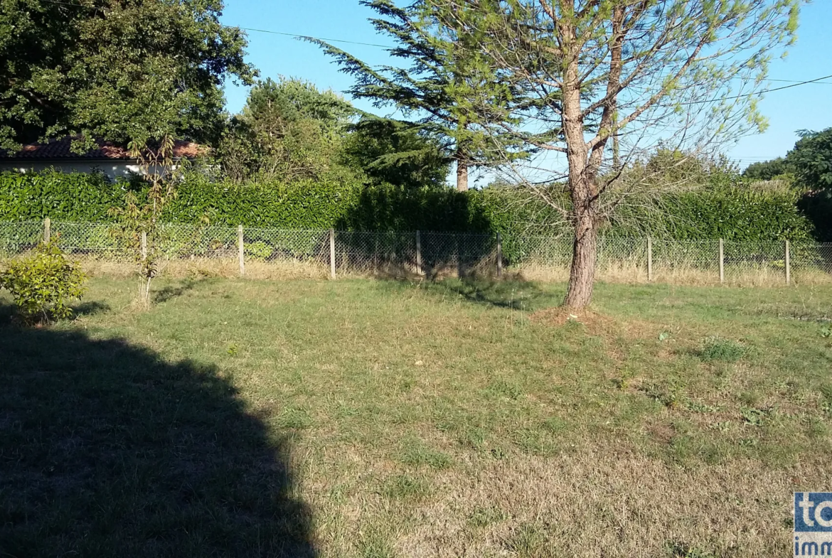 Terrain constructible de 827 m² à Garat près de Soyaux 