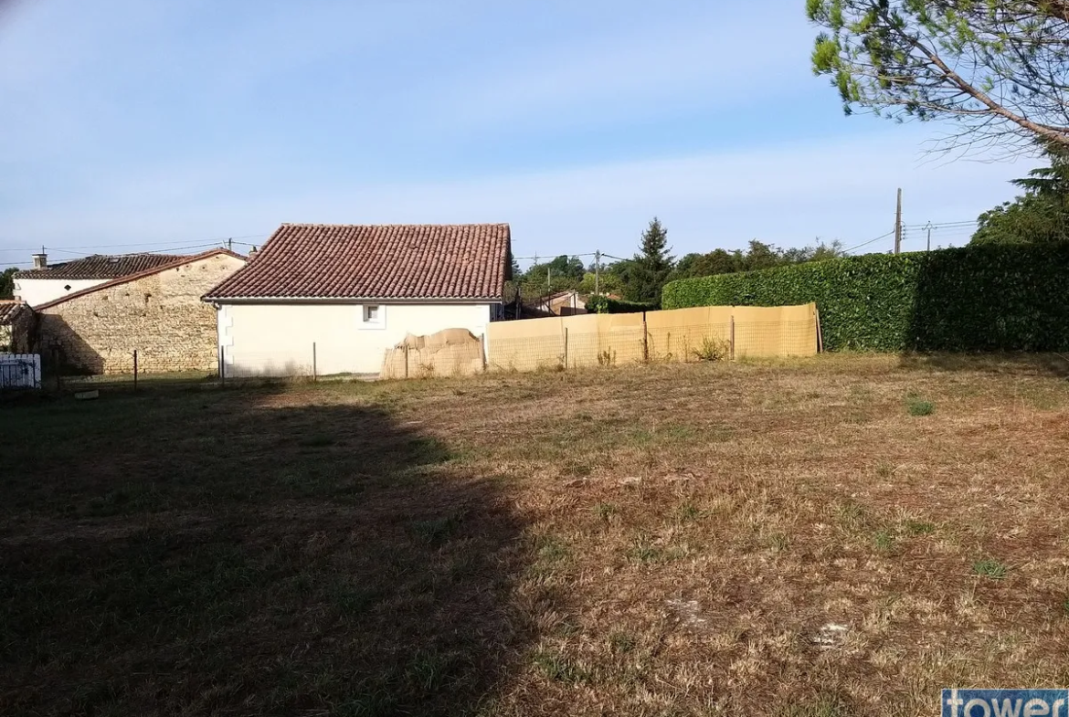 Terrain constructible de 827 m² à Garat près de Soyaux 