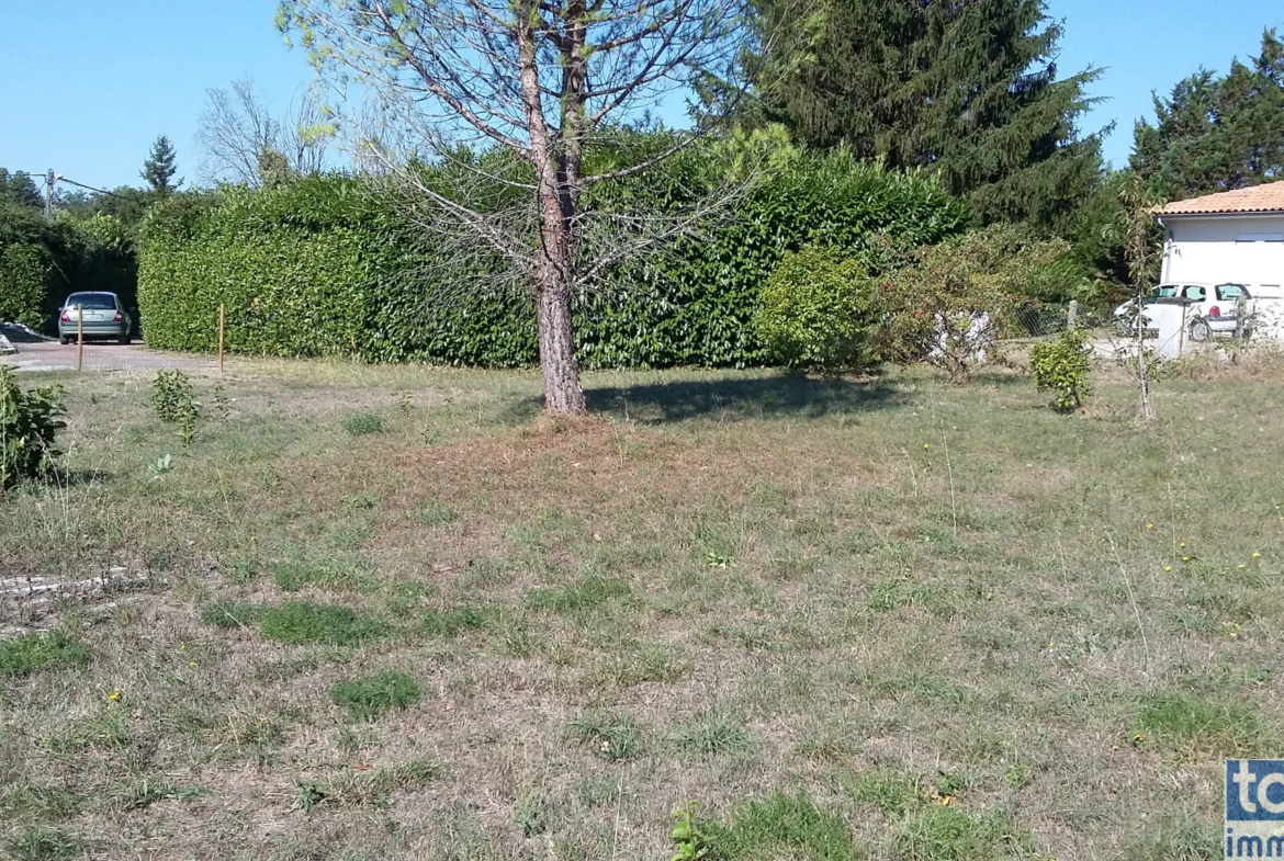 Terrain constructible de 827 m² à Garat près de Soyaux 