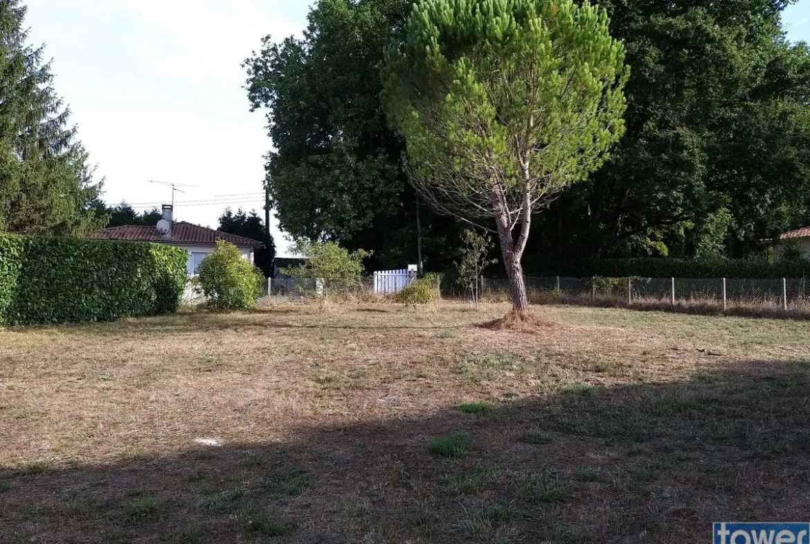 Terrain constructible de 827 m² à Garat près de Soyaux 