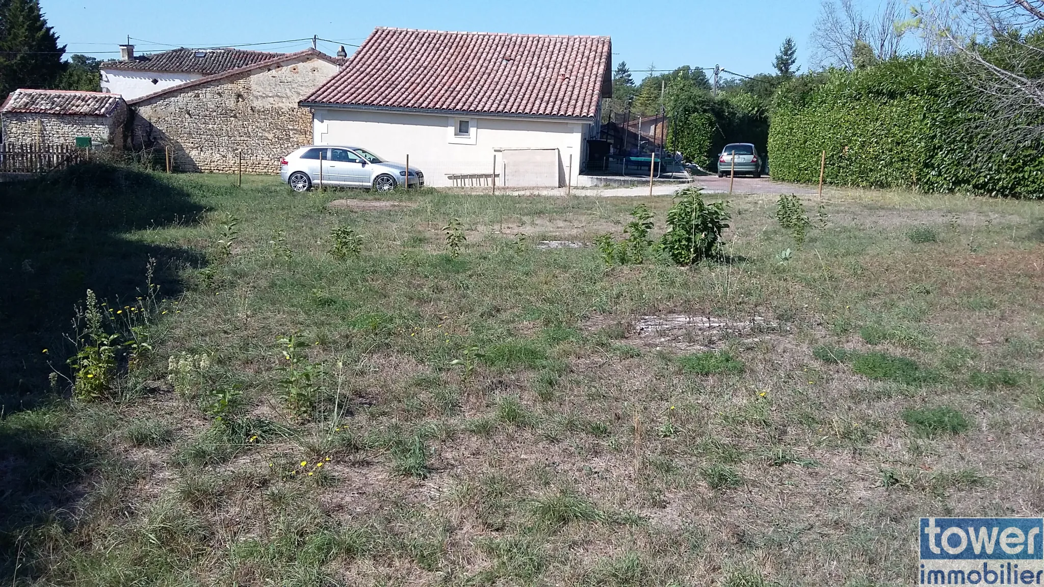 Terrain constructible de 827 m² à Garat près de Soyaux 