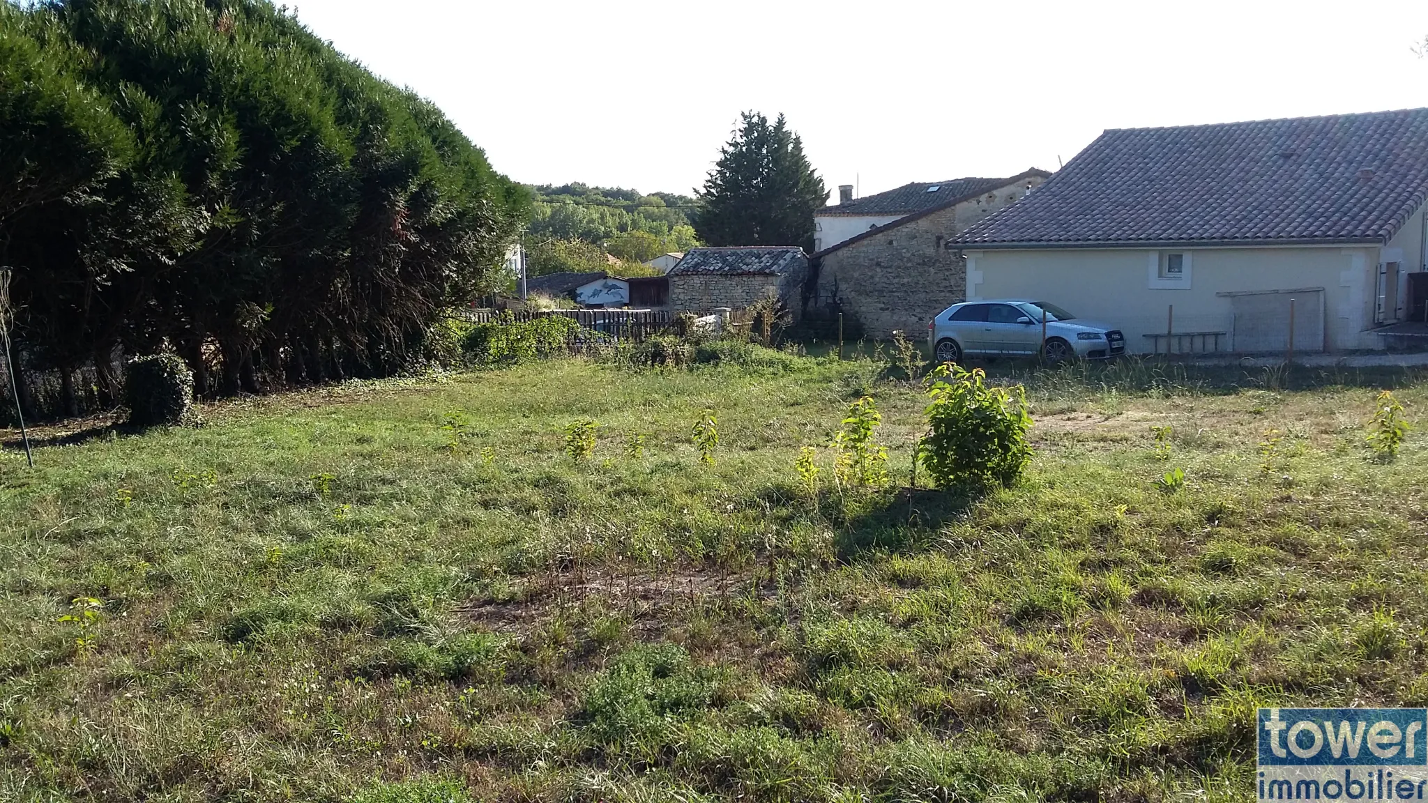 Terrain constructible de 827 m² à Garat près de Soyaux 