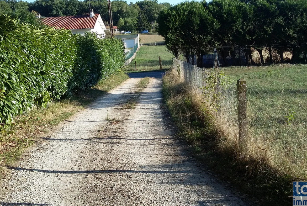 Terrain constructible de 827 m² à Garat près de Soyaux 