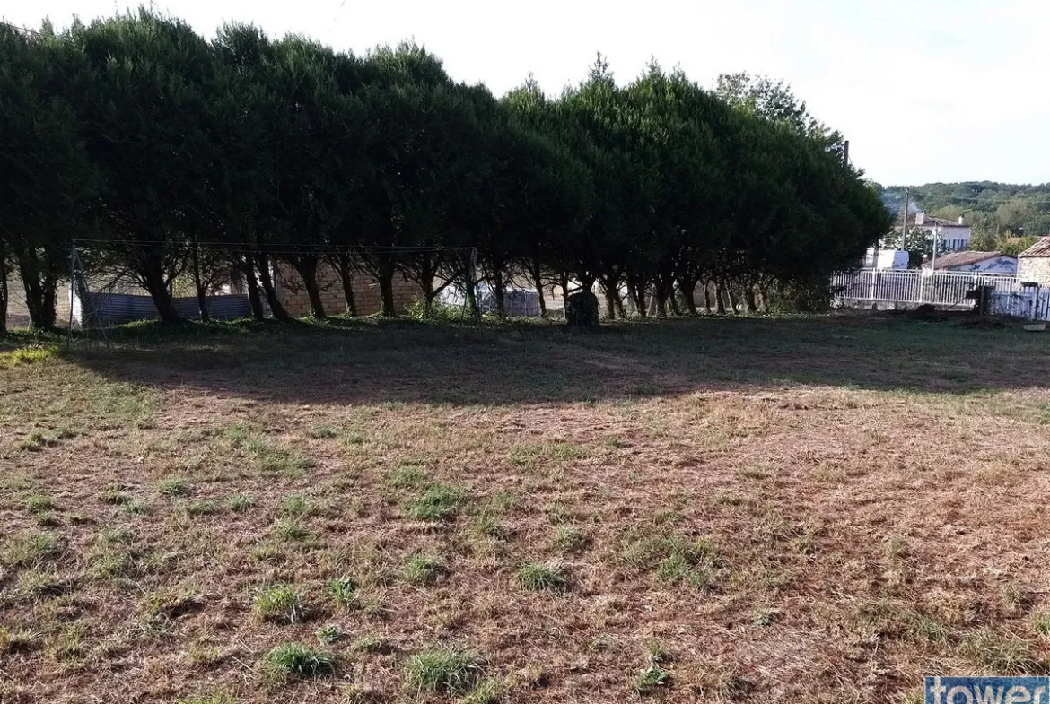 Terrain constructible de 827 m² à Garat près de Soyaux 