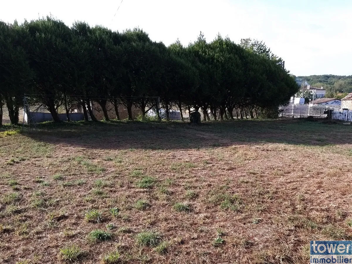 Terrain constructible de 827 m² à Garat près de Soyaux 