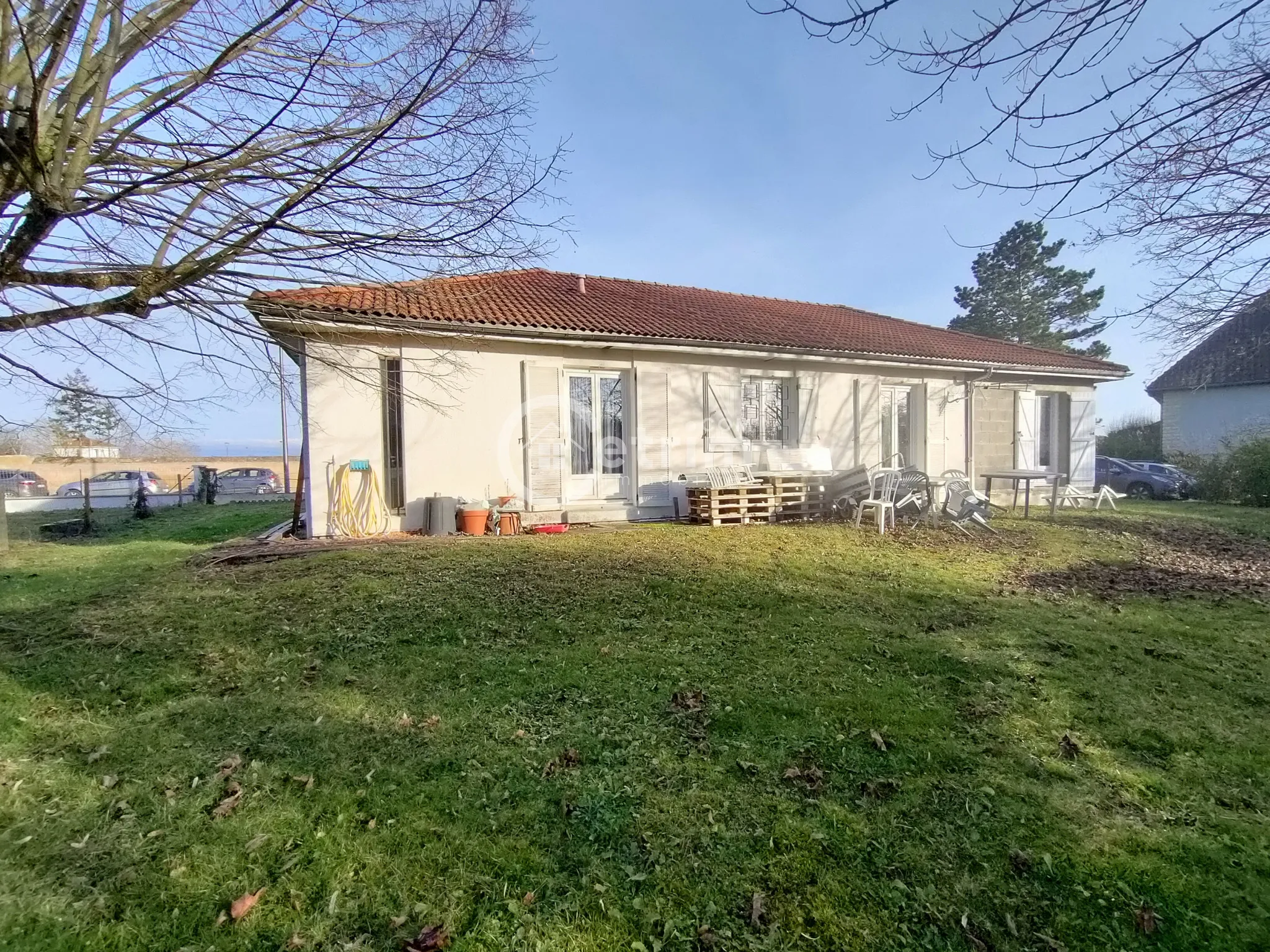 Maison de plain-pied de 105 m² à Maringues avec jardin et garage 