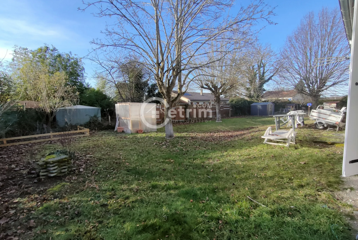 Maison de plain-pied de 105 m² à Maringues avec jardin et garage 