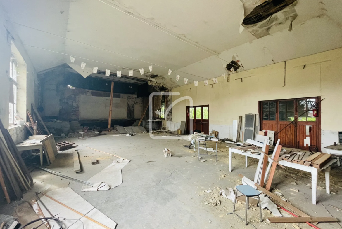 Ancien cinéma à vendre à Cousolre - 192 m² à rénover 