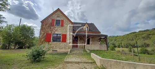 Charmante maison en pierres de 134 m2 à rénover à Le Vigan 