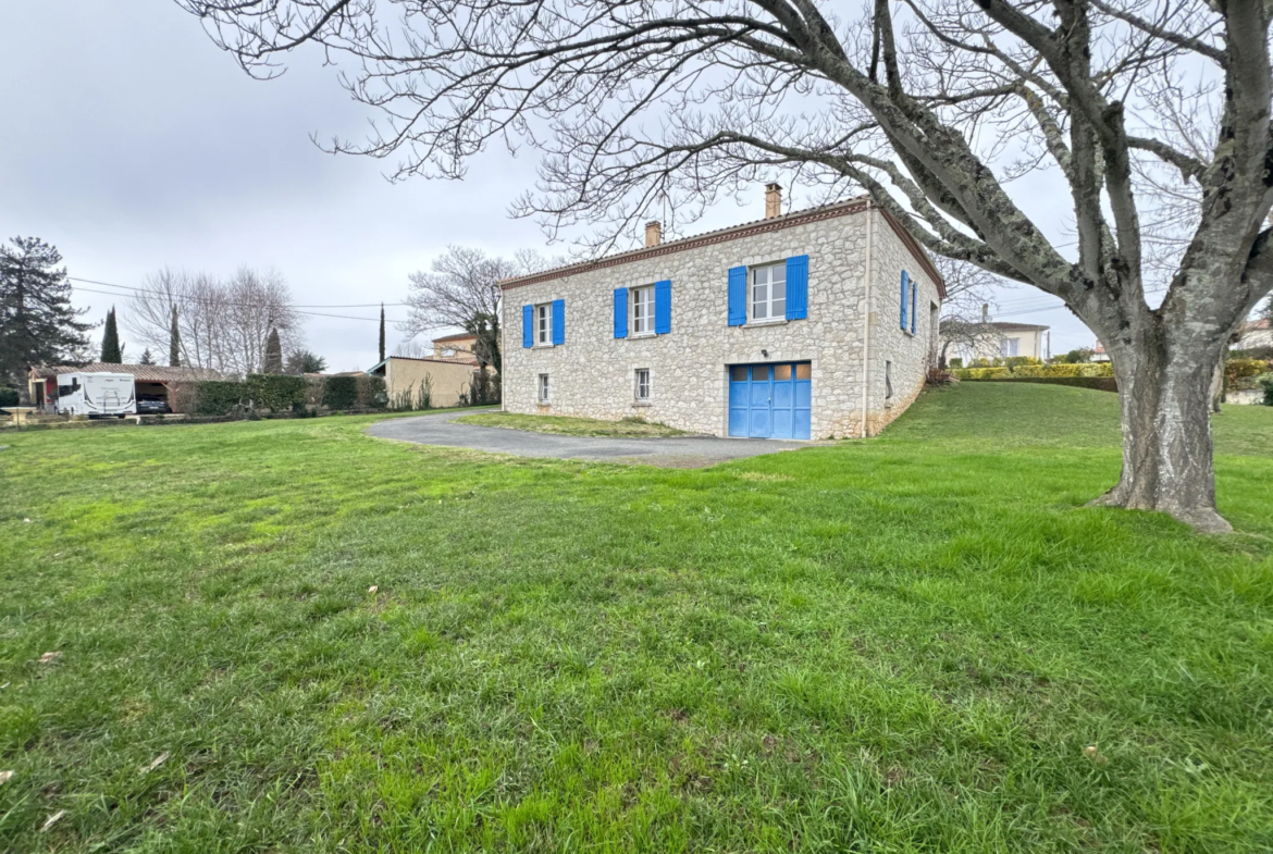 Maison en pierre à vendre à Saint-Sylvestre sur Lot avec terrain de 1600 m2 