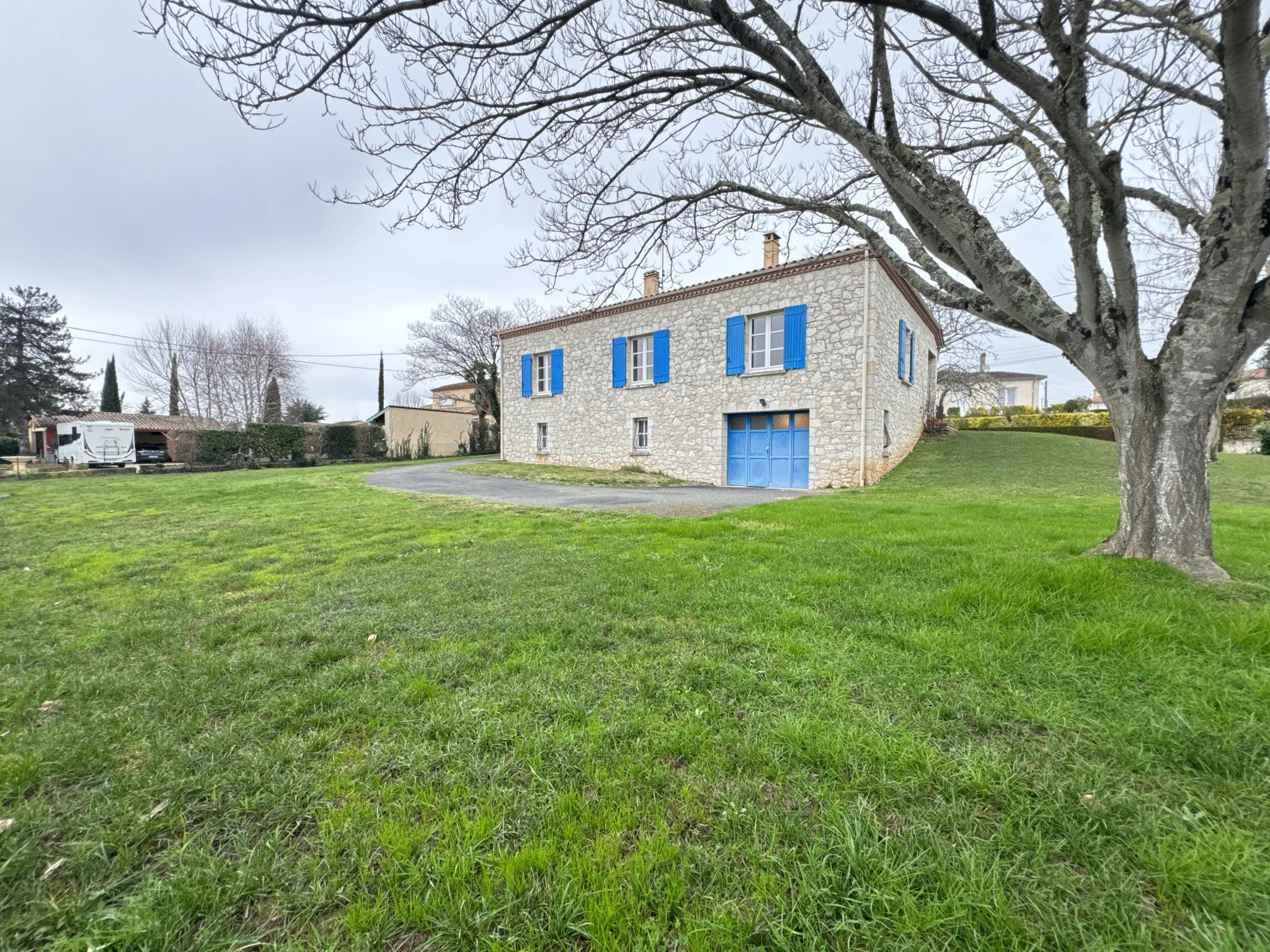 Maison en pierre à vendre à Saint-Sylvestre sur Lot avec terrain de 1600 m2 