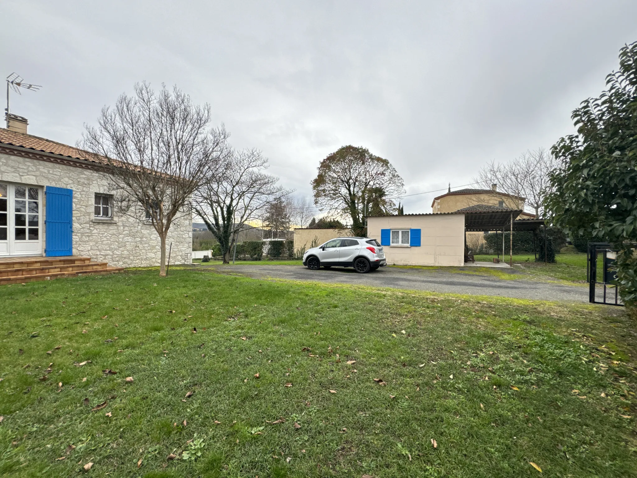 Maison en pierre à vendre à Saint-Sylvestre sur Lot avec terrain de 1600 m2 