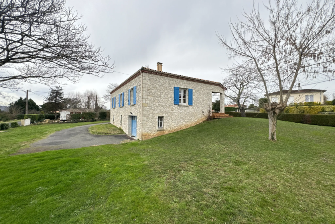 Maison en pierre à vendre à Saint-Sylvestre sur Lot avec terrain de 1600 m2 