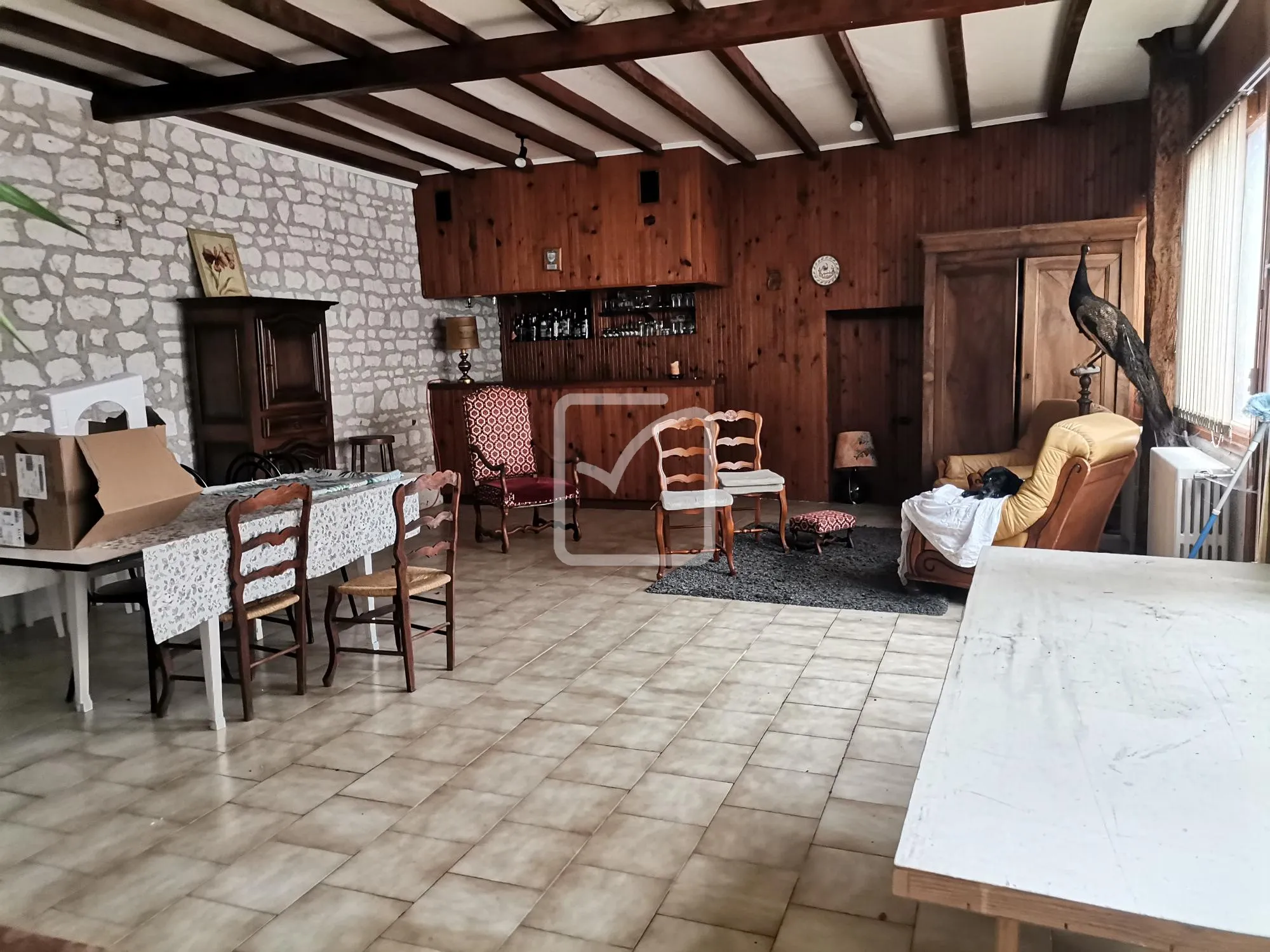 Vente d'une maison historique avec dépendances à Champigny-sur-Veude 