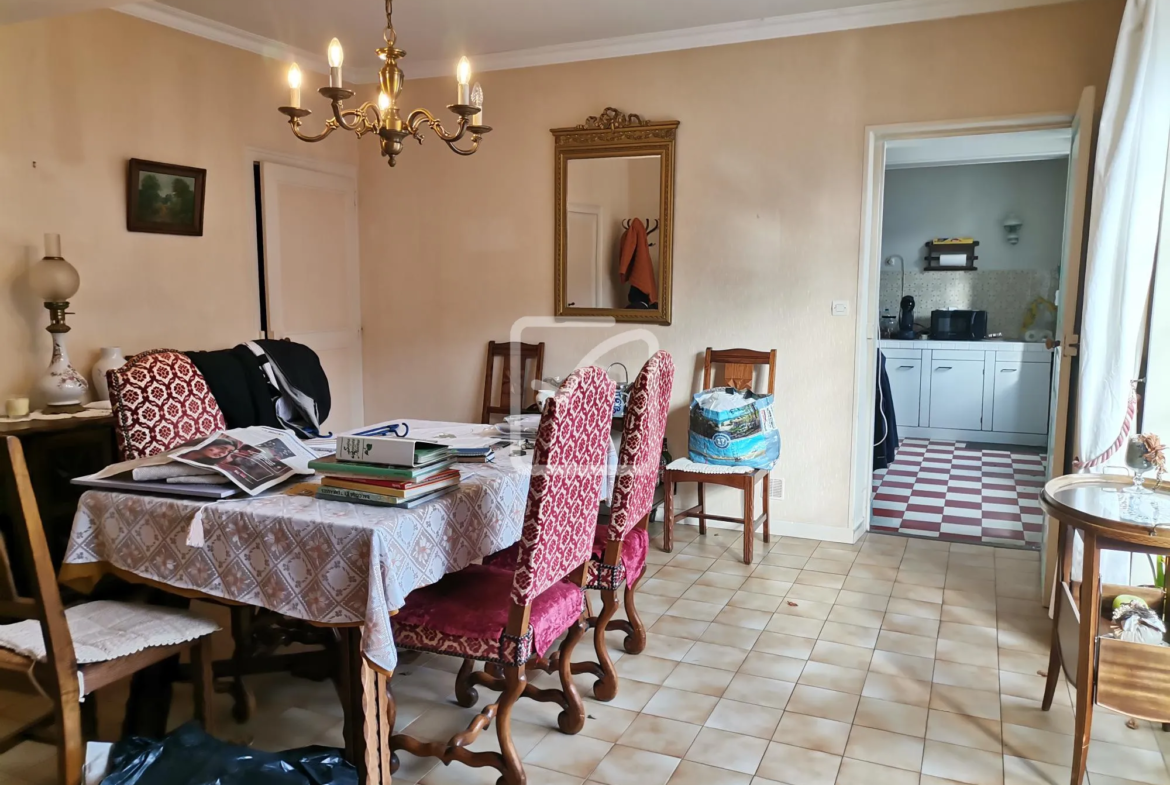 Vente d'une maison historique avec dépendances à Champigny-sur-Veude 