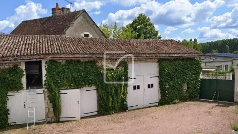 Vente d'une maison historique avec dépendances à Champigny-sur-Veude 