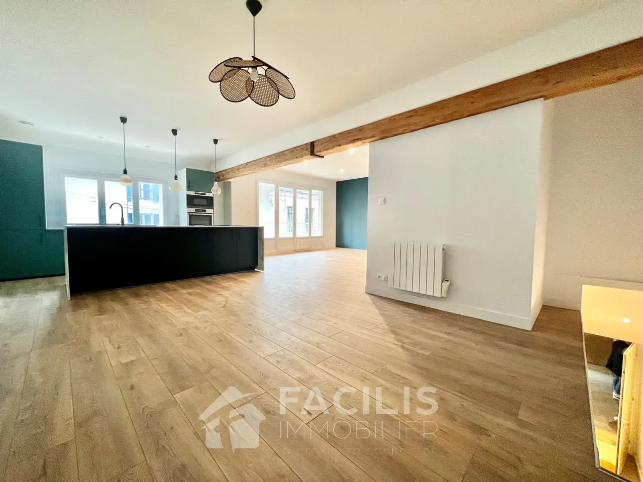 BEL APPARTEMENT 89m² RENOVÉ EN 2023 AVEC BALCON À POITIERS 