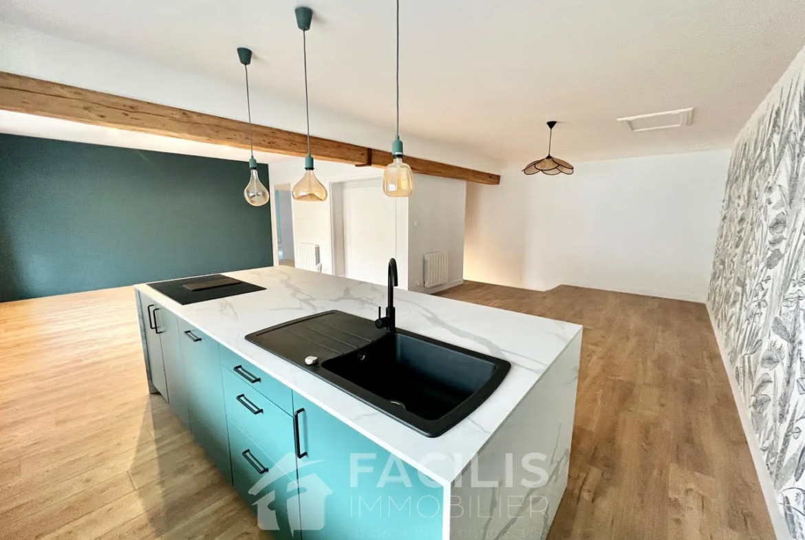 BEL APPARTEMENT 89m² RENOVÉ EN 2023 AVEC BALCON À POITIERS 