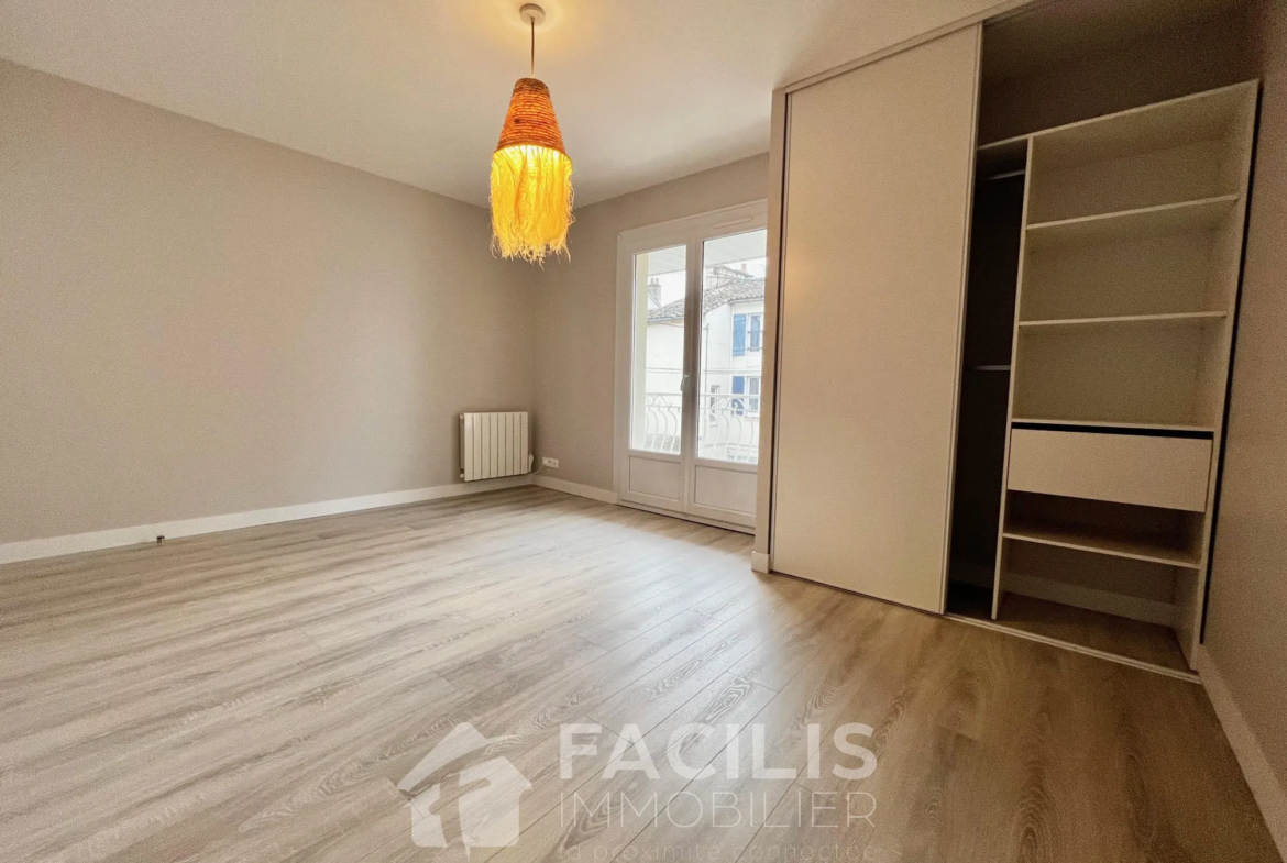 BEL APPARTEMENT 89m² RENOVÉ EN 2023 AVEC BALCON À POITIERS 