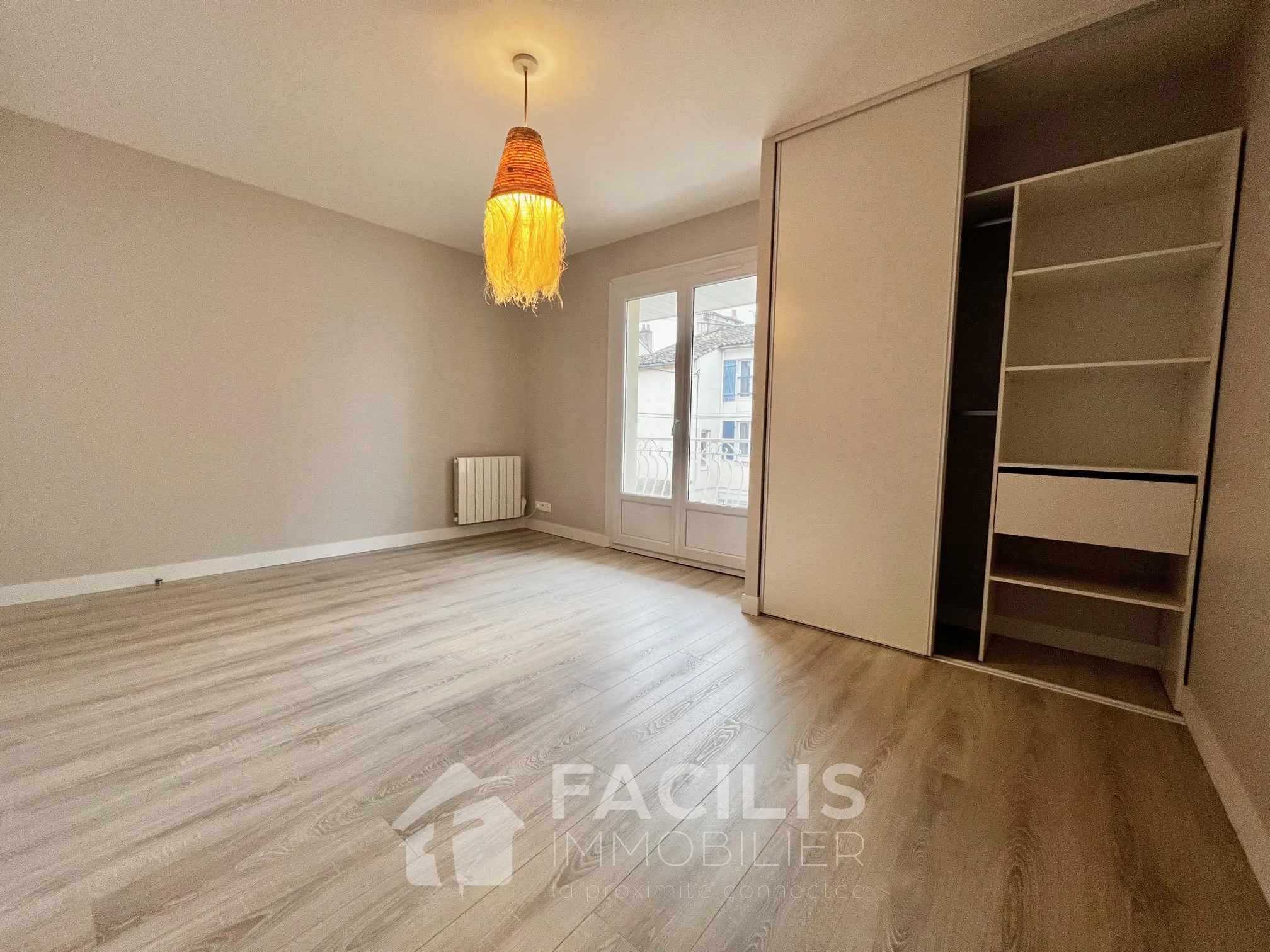 BEL APPARTEMENT 89m² RENOVÉ EN 2023 AVEC BALCON À POITIERS 