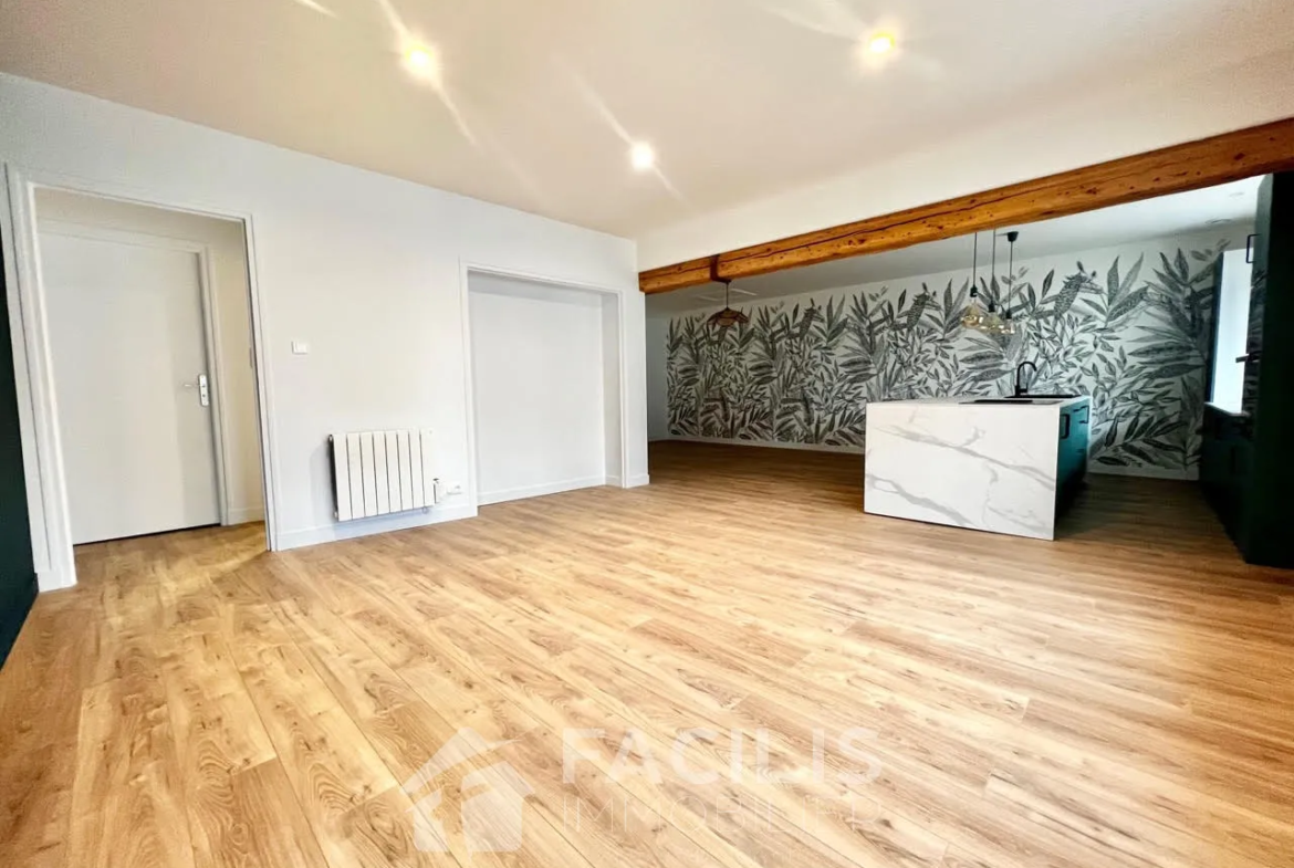 BEL APPARTEMENT 89m² RENOVÉ EN 2023 AVEC BALCON À POITIERS 