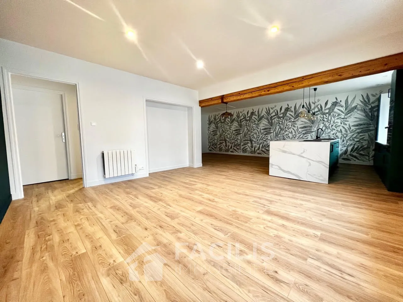 BEL APPARTEMENT 89m² RENOVÉ EN 2023 AVEC BALCON À POITIERS 