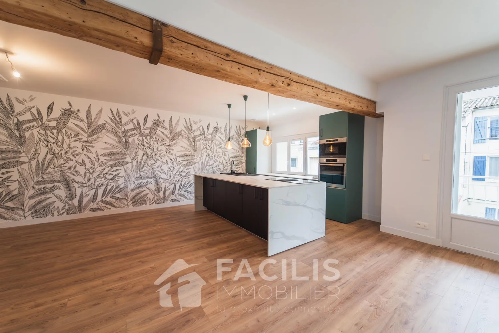 BEL APPARTEMENT 89m² RENOVÉ EN 2023 AVEC BALCON À POITIERS 