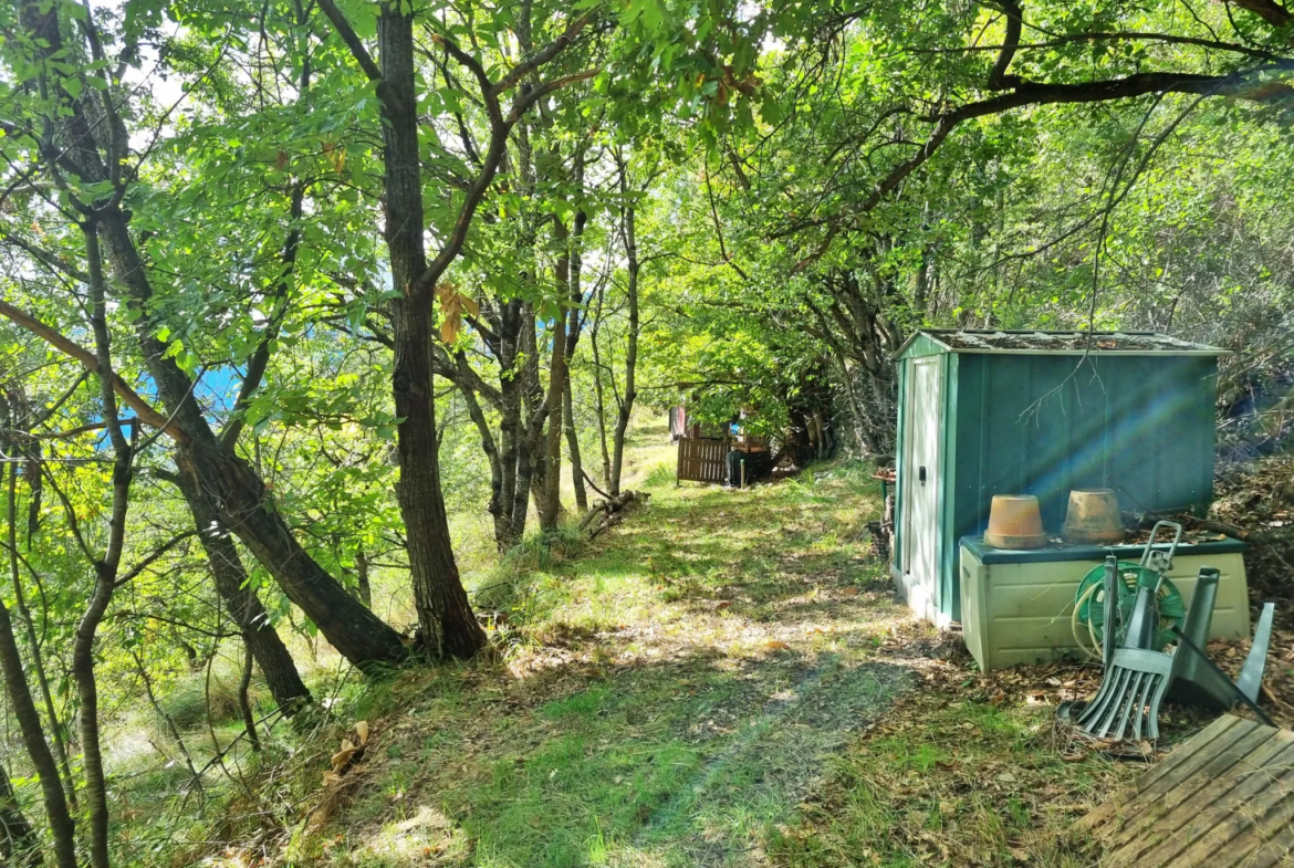 Terrain de Loisir avec Cabanons aux Adrets, Proche de Belvédère 