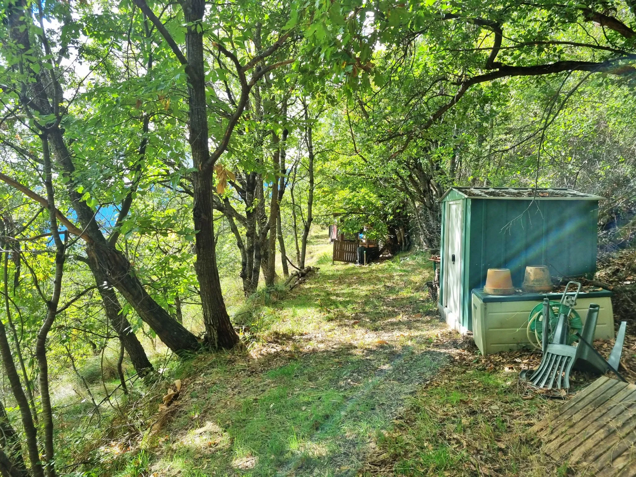 Terrain de Loisir avec Cabanons aux Adrets, Proche de Belvédère 