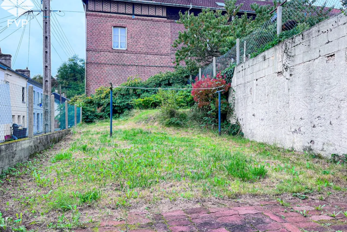 À vendre à Bolbec, maison de ville avec jardin privatif 