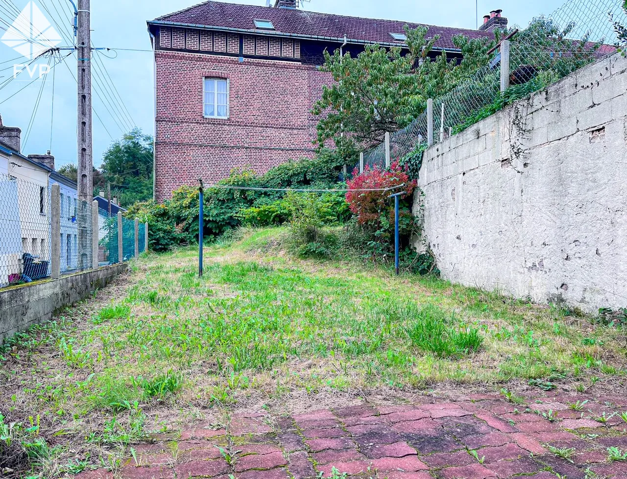 À vendre à Bolbec, maison de ville avec jardin privatif 