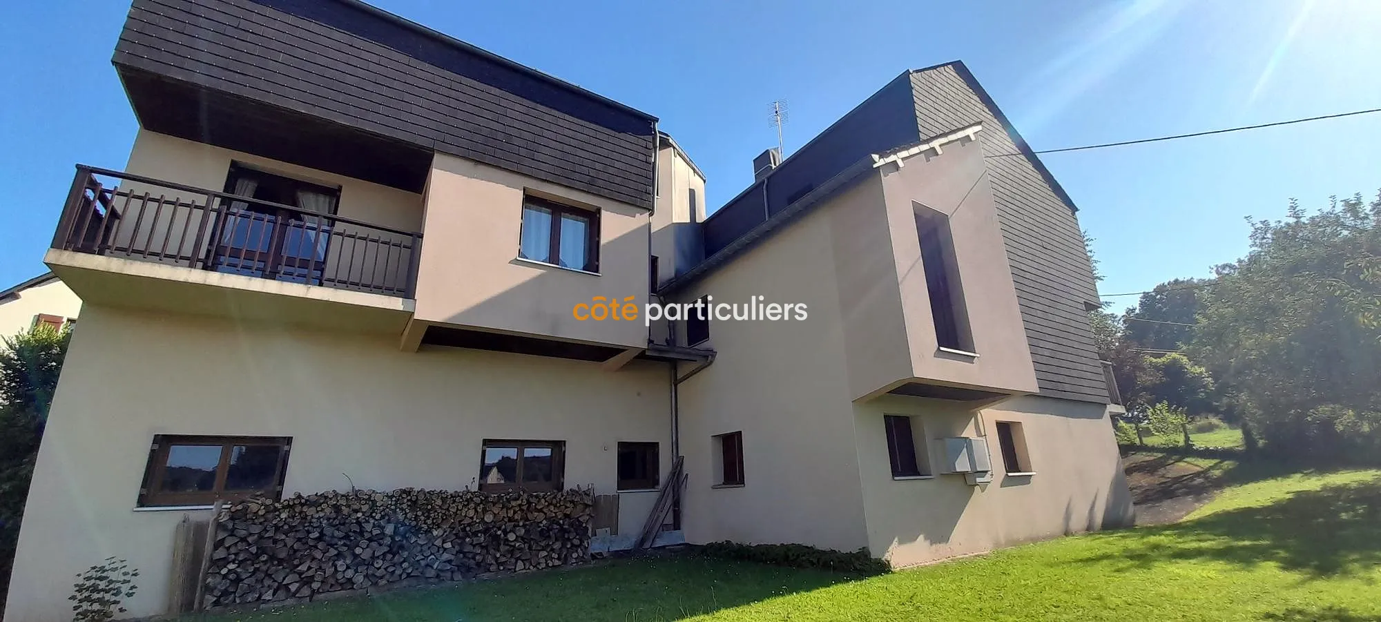 Maison d'architecte à vendre à Egletons avec potentiel locatif 