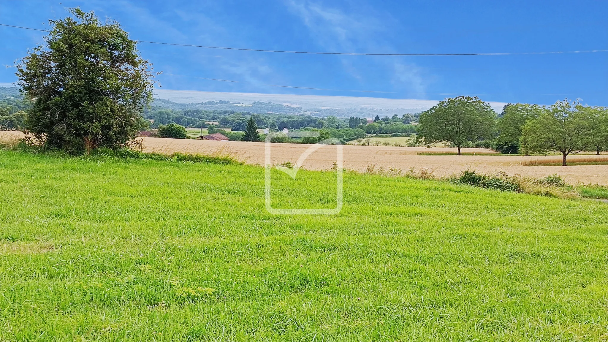 Terrain plat et vue ouverte à vendre à St Sulpice d'Excideuil 