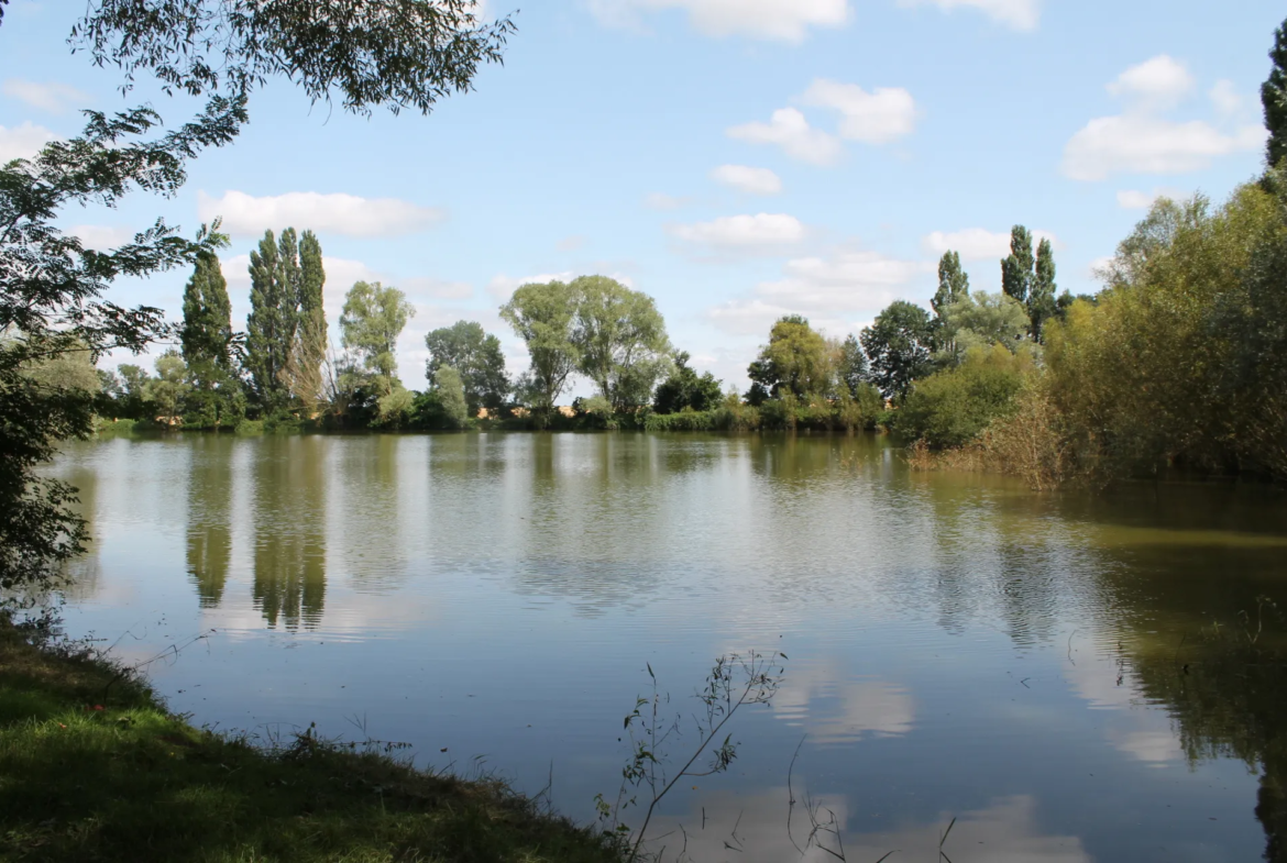 Maison spacieuse à Croisy avec vue dégagée sur 1570 m² 