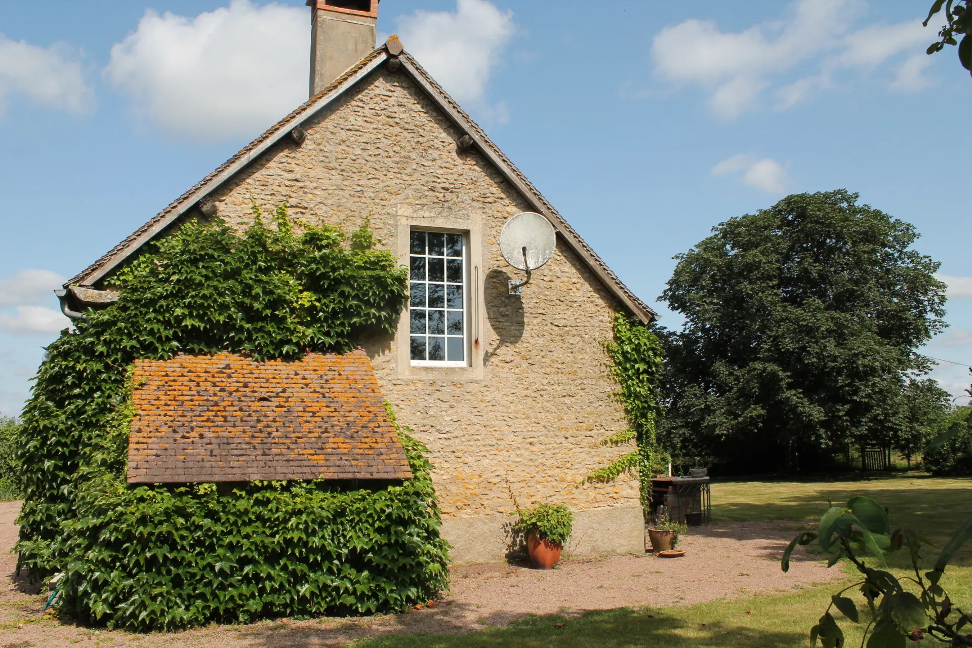 Maison spacieuse à Croisy avec vue dégagée sur 1570 m² 