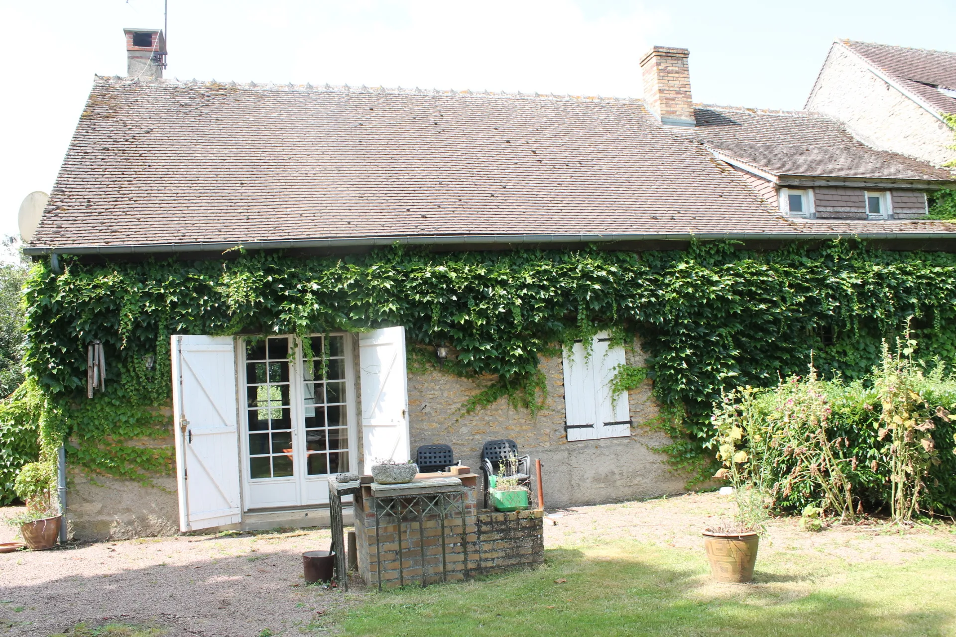 Maison spacieuse à Croisy avec vue dégagée sur 1570 m² 