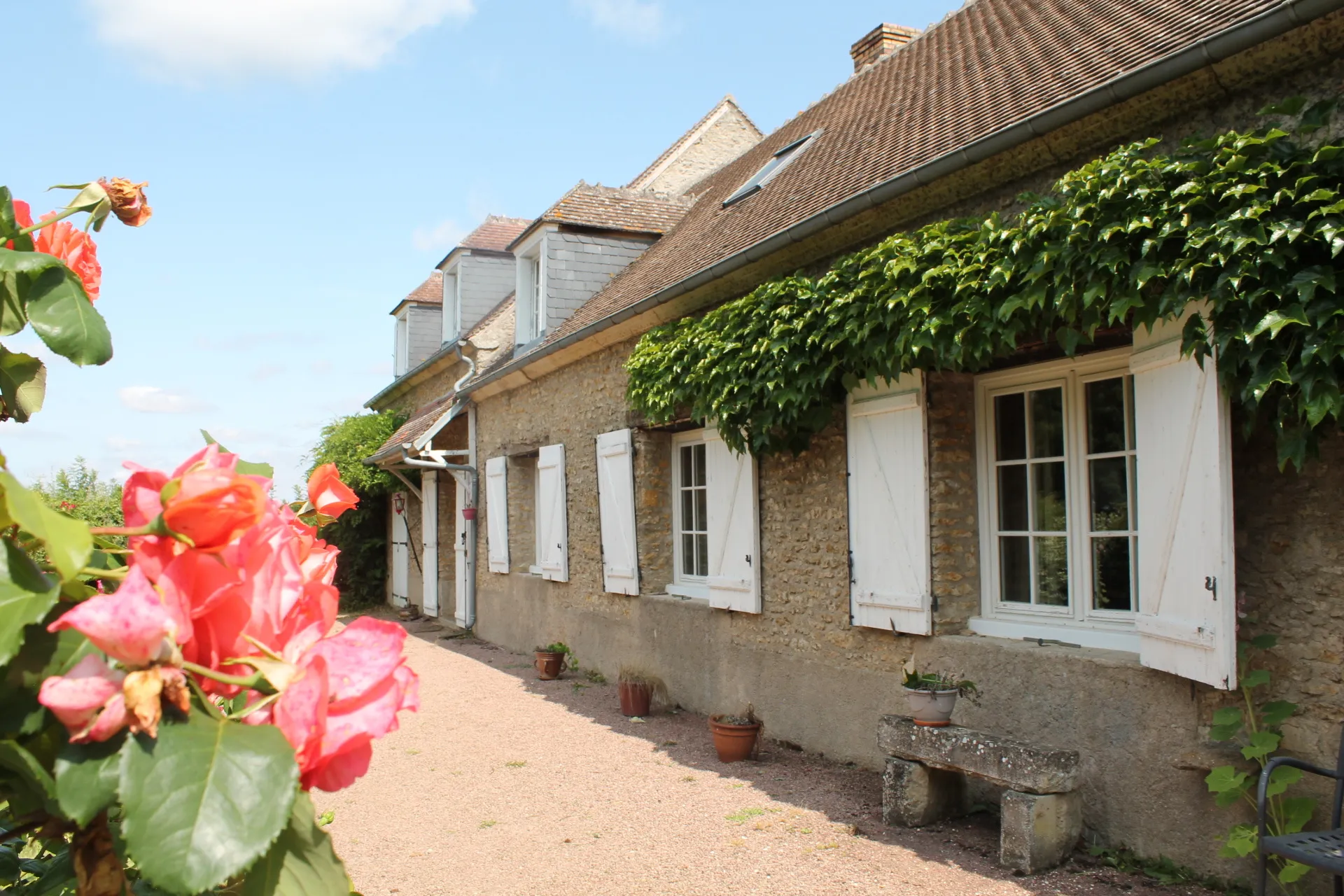 Maison spacieuse à Croisy avec vue dégagée sur 1570 m² 