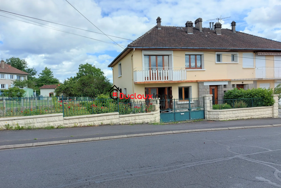 Maison 4 chambres à vendre à AURILLAC avec jardin 