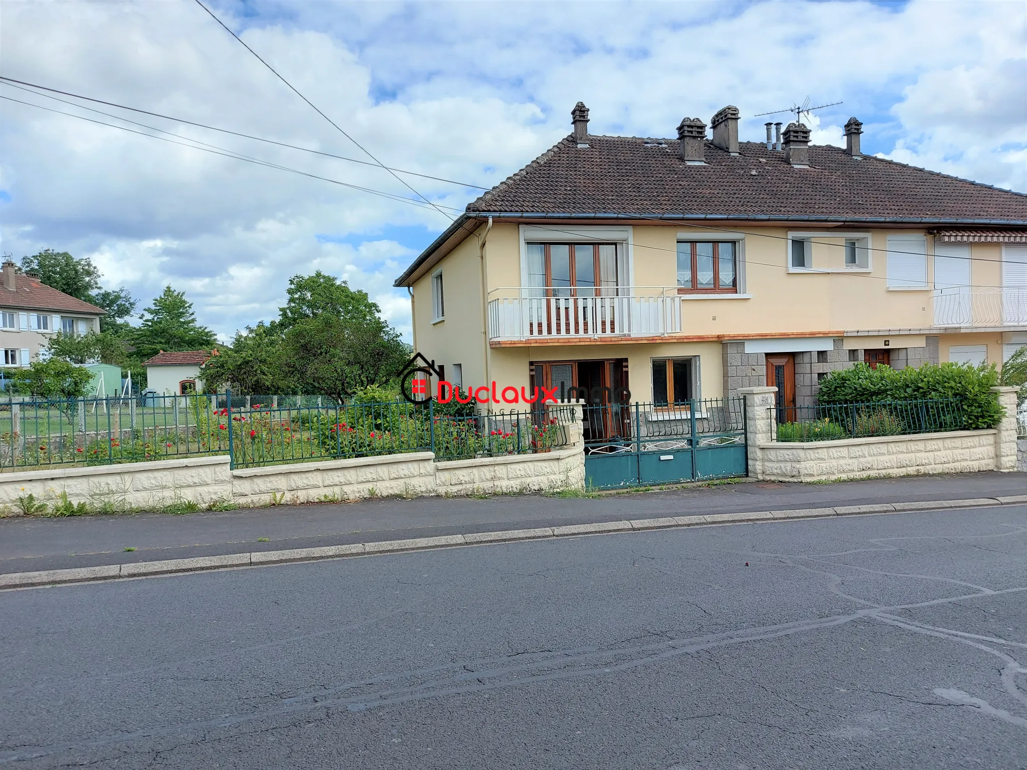 Maison 4 chambres à vendre à AURILLAC avec jardin 