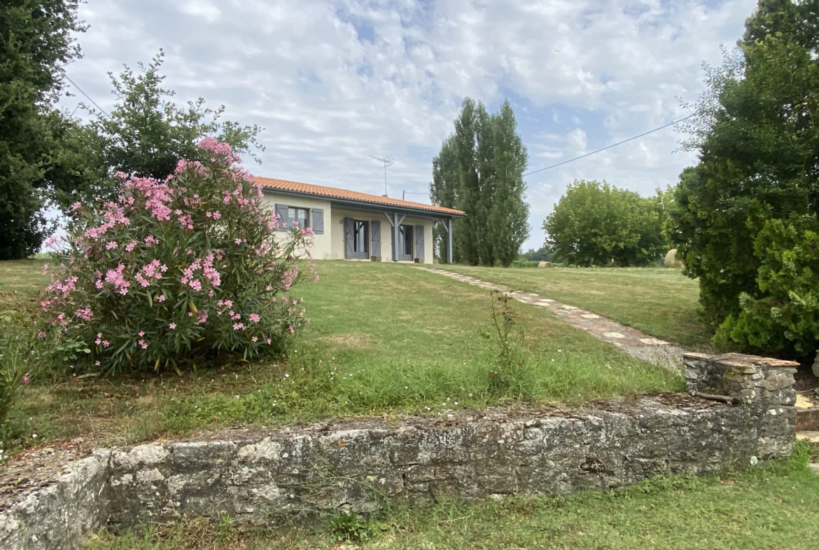 Maison avec dépendance et terrain de 1.2 hectare à Sauveterre de Guyenne 