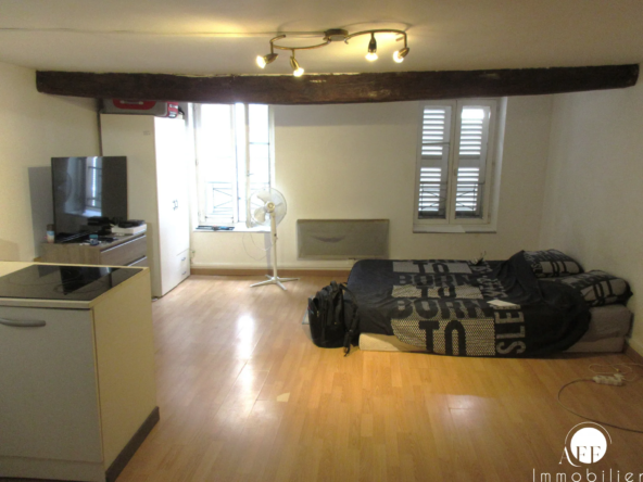 Studio à vendre au centre-ville de Coulommiers, loué 464,35 euros