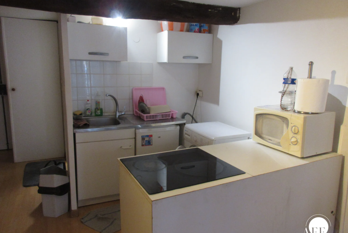 Studio à vendre au centre-ville de Coulommiers, loué 464,35 euros 