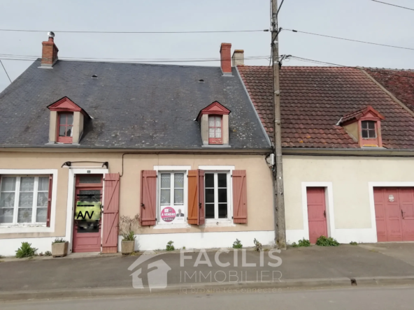 Maison de Village de Plain Pied Type F2 avec Dépendances - Garage et Grenier Aménageable