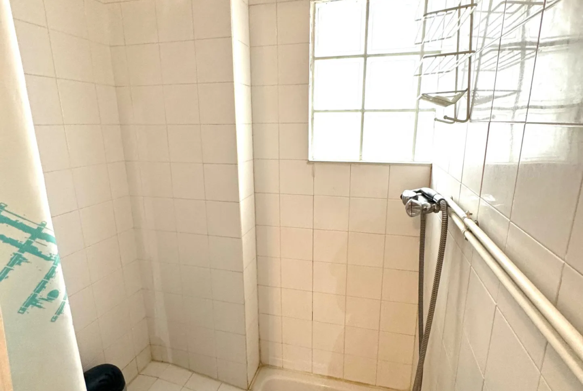 À vendre : Studio entièrement meublé à Saint-Étienne 